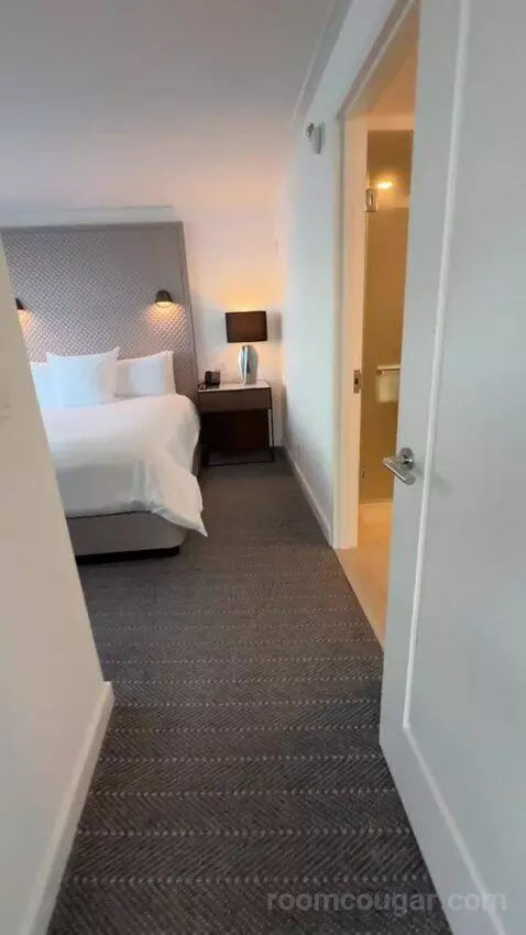 Corner Suite bed picture #3