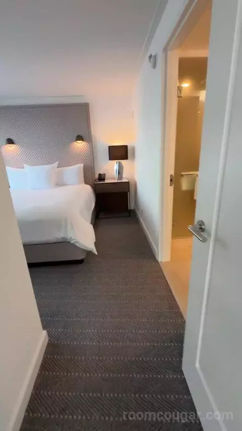 Corner Suite bed picture #4