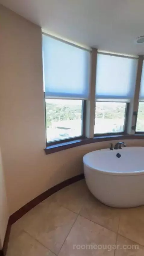 Sparrow Suite bathroom picture #1
