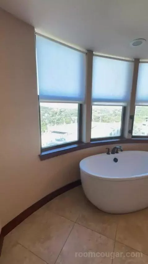 Sparrow Suite bathroom picture #2