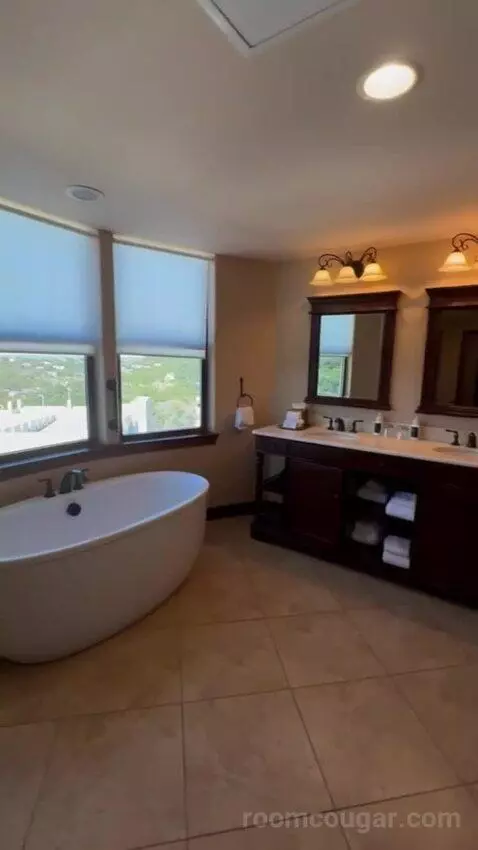 Sparrow Suite bathroom picture #6