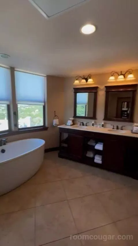 Sparrow Suite bathroom picture #8