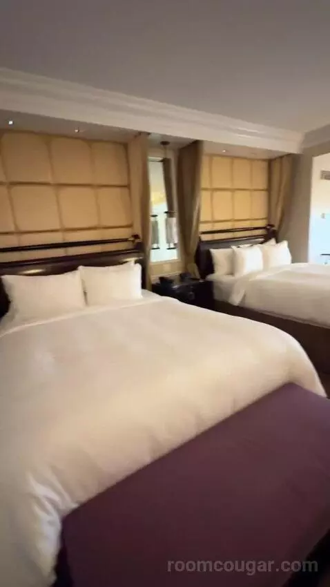 Venetian Luxury Two Queen Suite bed picture #7