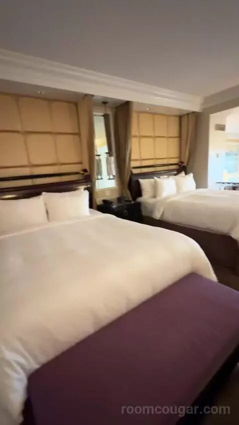 Venetian Luxury Two Queen Suite bed picture #8