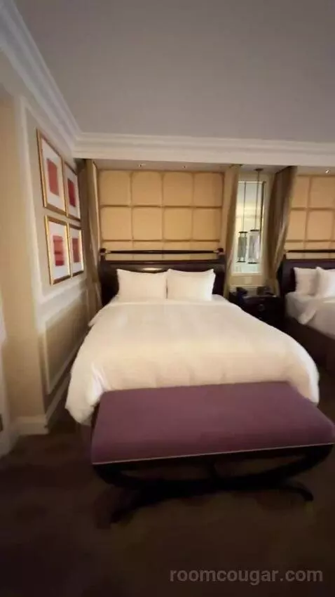 Venetian Luxury Two Queen Suite bed picture #3