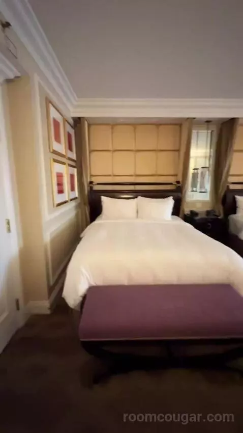 Venetian Luxury Two Queen Suite bed picture #4
