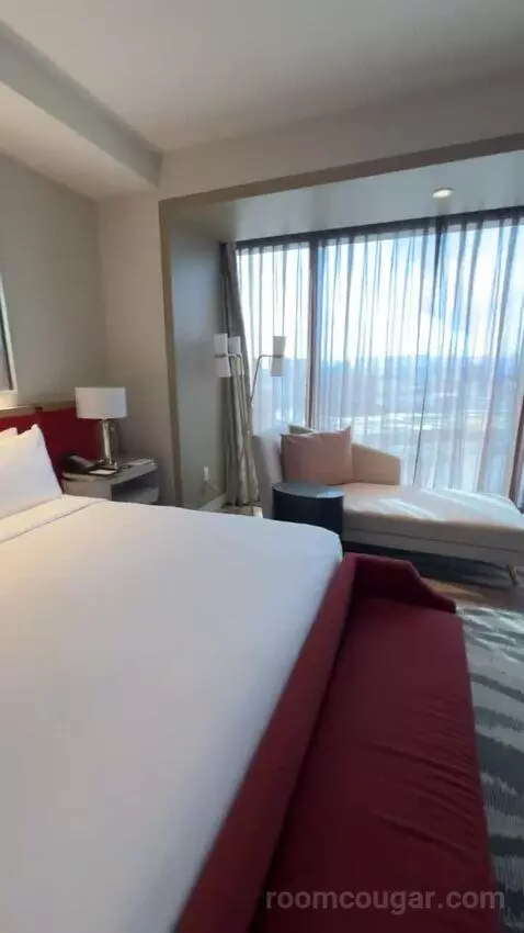 One-Bedroom King Suite with Strip View bed picture #4