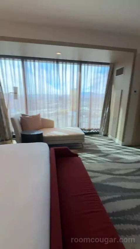 One-Bedroom King Suite with Strip View bed picture #9