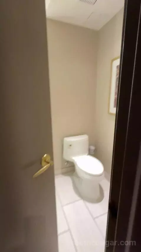 Deluxe Queen Room with Two Queen Beds and Partial Strip View bathroom picture #2
