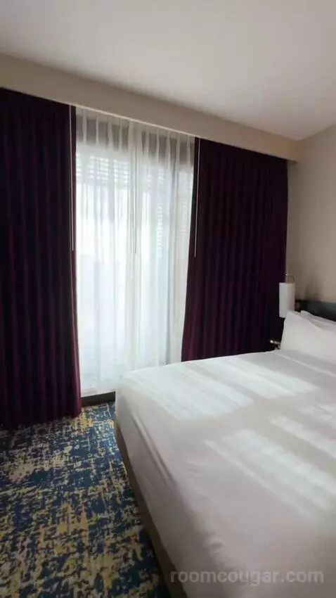 Deluxe Queen Room with Two Queen Beds and Partial Strip View bed picture #8