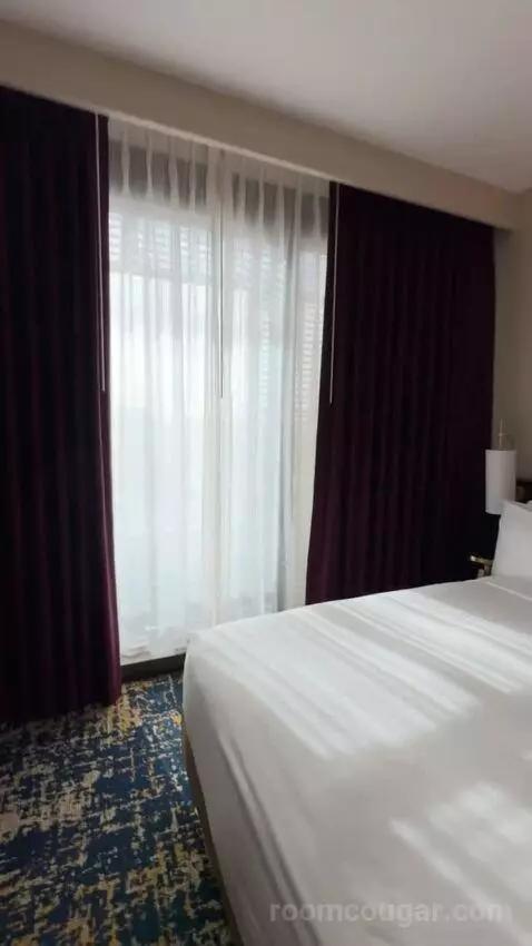 Deluxe Queen Room with Two Queen Beds and Partial Strip View bed picture #11