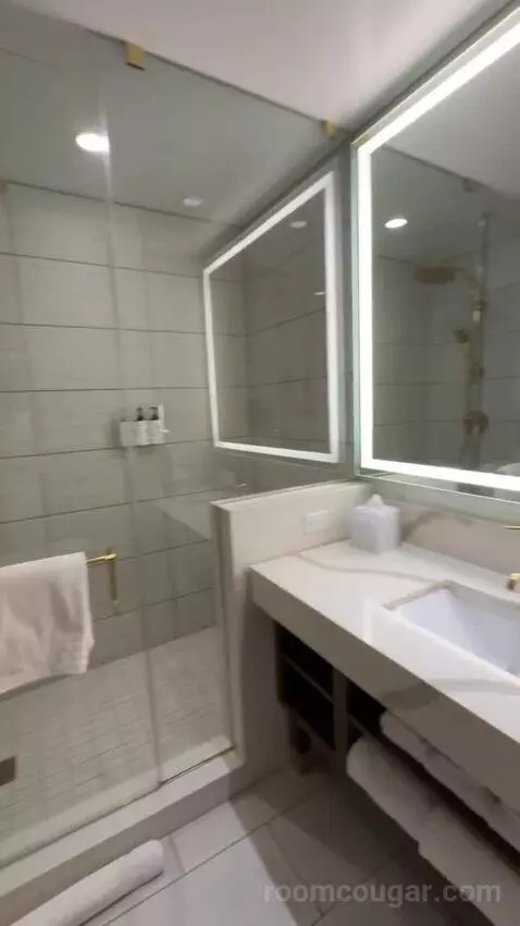 Deluxe Queen Room with Two Queen Beds and Partial Strip View bathroom picture #10