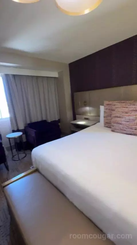 Marra Style King bed picture #3