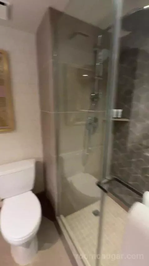 Marra Style King bathroom picture #7