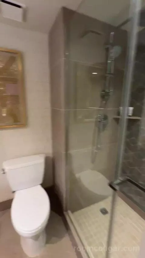 Marra Style King bathroom picture #8