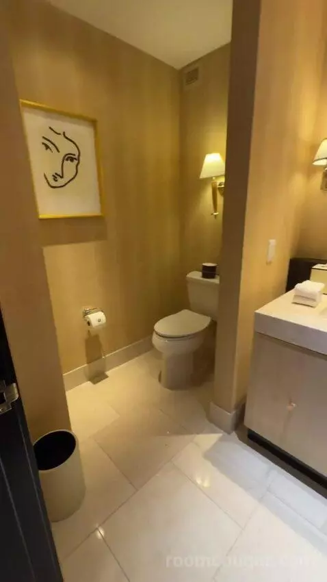 Encore Tower Suite Parlor bathroom picture #2