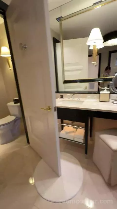Encore Tower Suite Parlor bathroom picture #7