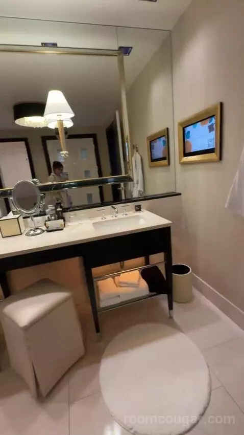 Encore Tower Suite Parlor bathroom picture #10