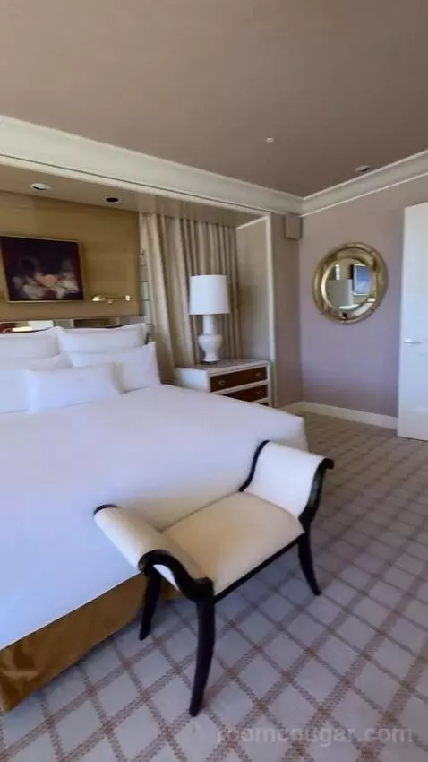 Encore Tower Suite Salon bed picture #9