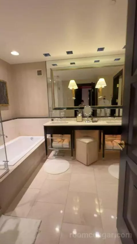 Encore Resort Two Queens bathroom picture #2
