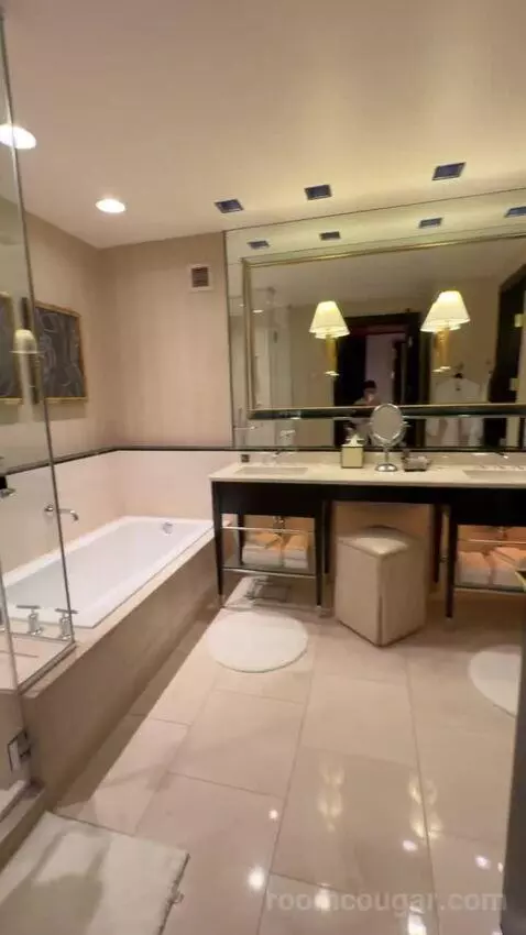 Encore Resort Two Queens bathroom picture #3