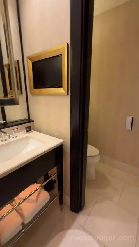 Encore Resort Two Queens bathroom picture #10