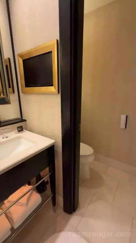 Encore Resort Two Queens bathroom picture #11