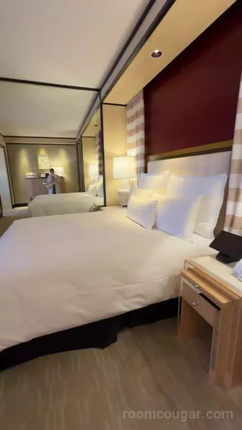 Encore Tower Suite King bed picture #4
