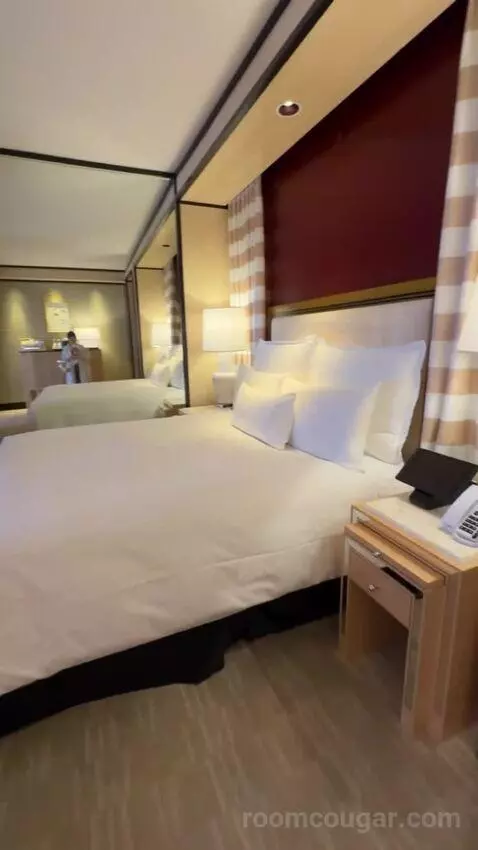 Encore Tower Suite King bed picture #5