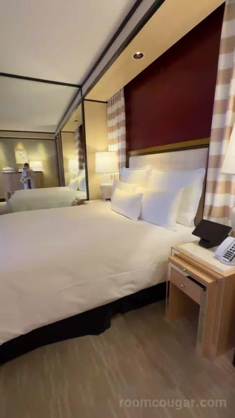 Encore Tower Suite King bed picture #6