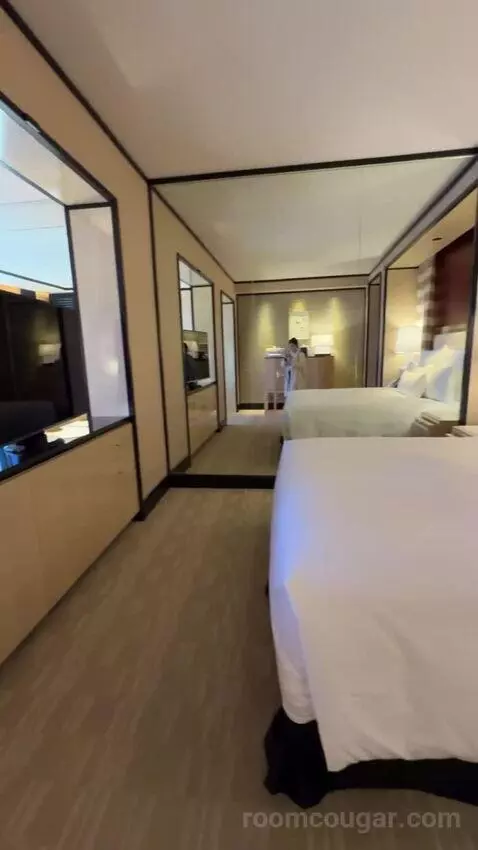 Encore Tower Suite King bed picture #7