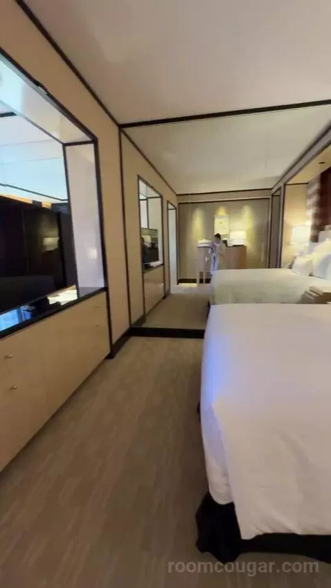 Encore Tower Suite King bed picture #8