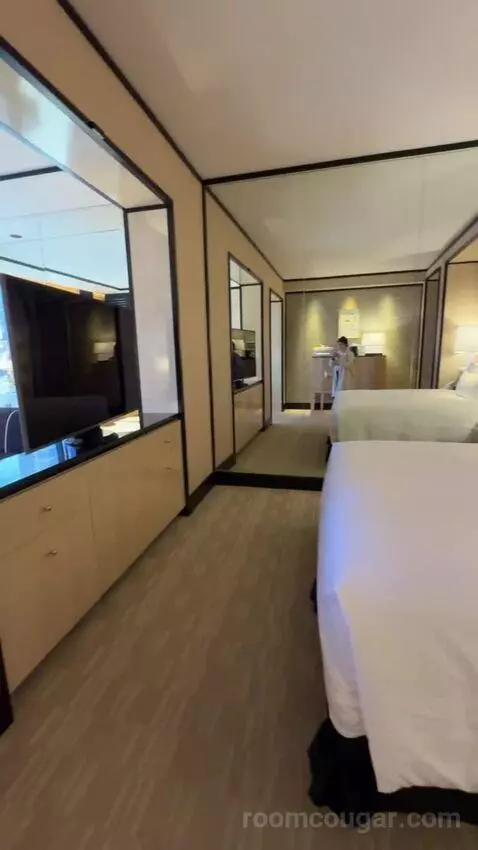 Encore Tower Suite King bed picture #9