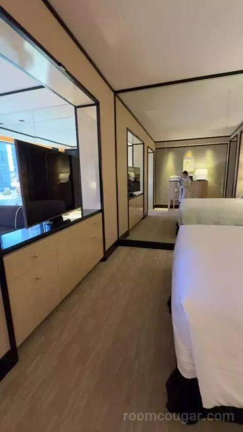 Encore Tower Suite King bed picture #10