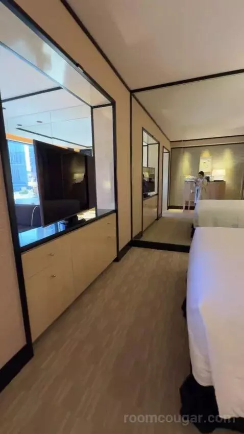 Encore Tower Suite King bed picture #11