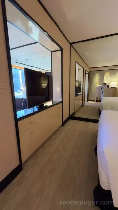 Encore Tower Suite King bed picture #12