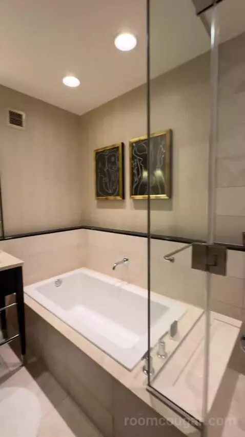 Encore Tower Suite King bathroom picture #4