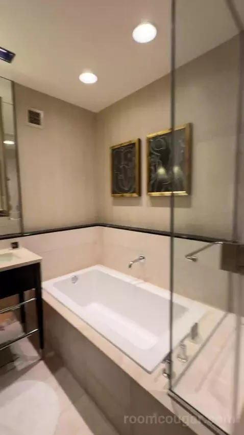 Encore Tower Suite King bathroom picture #5