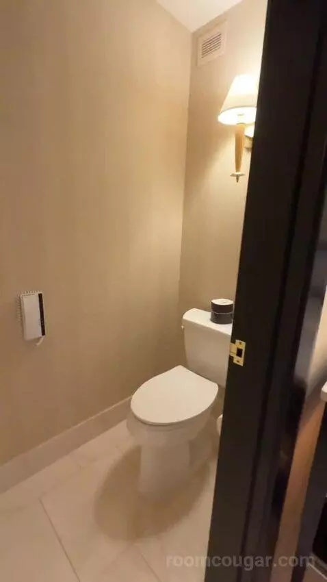 Encore Tower Suite King bathroom picture #12