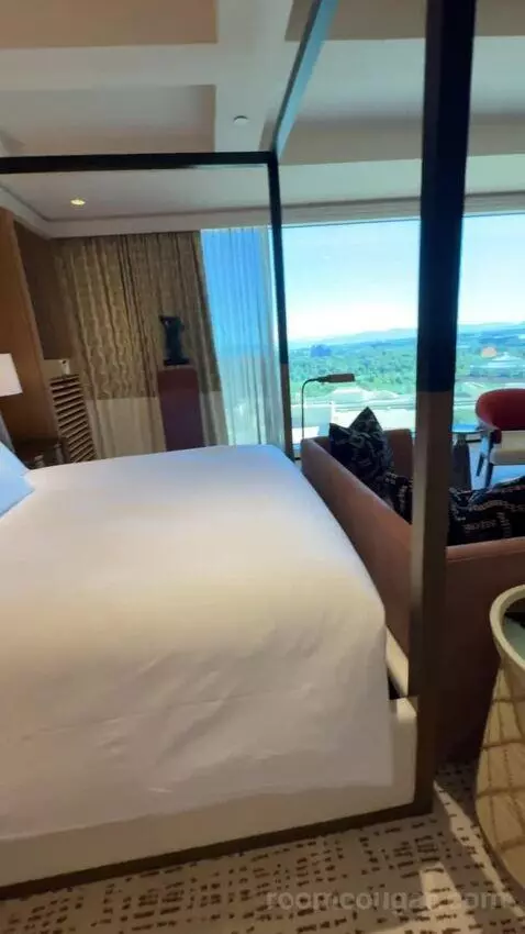 Wynn Tower Suite Executive bed picture #3