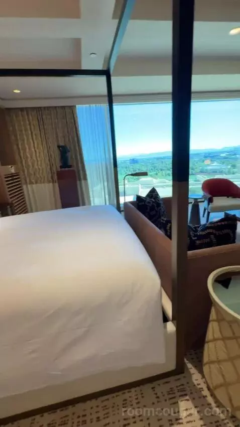 Wynn Tower Suite Executive bed picture #4