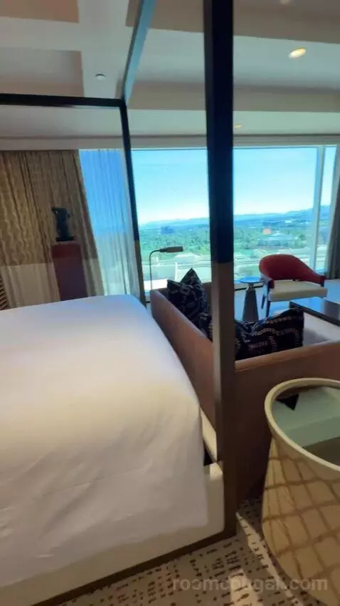 Wynn Tower Suite Executive bed picture #5