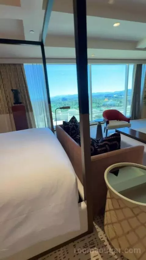 Wynn Tower Suite Executive bed picture #6