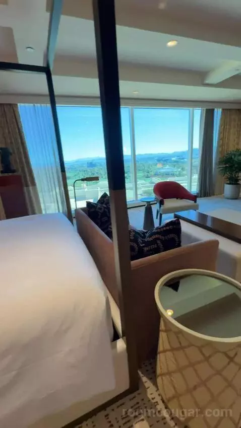 Wynn Tower Suite Executive bed picture #7