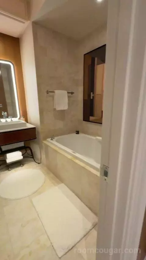 Wynn Tower Suite Executive bathroom picture #8