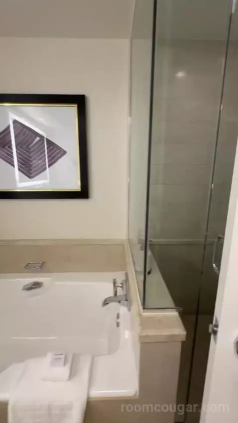 King Room with Strip View bathroom picture #12