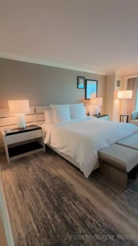 King Room with Strip View bed picture #2