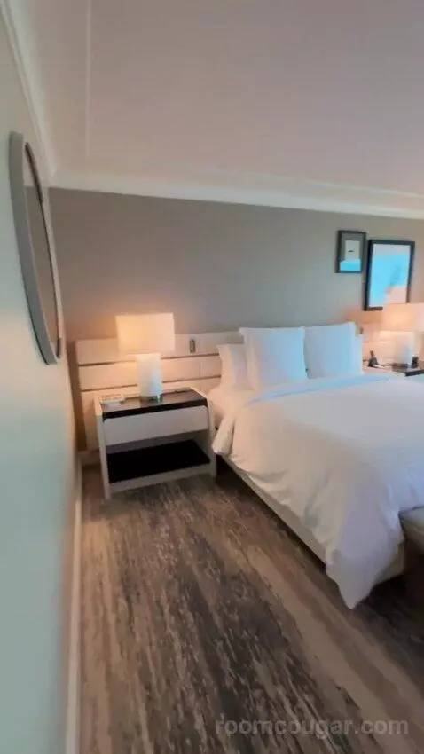 King Room with Strip View bed picture #5