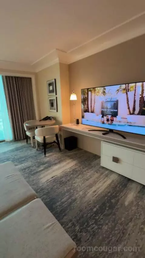 King Room with Strip View view picture #3