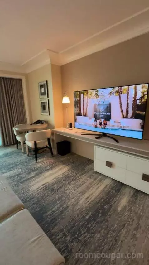 King Room with Strip View view picture #5